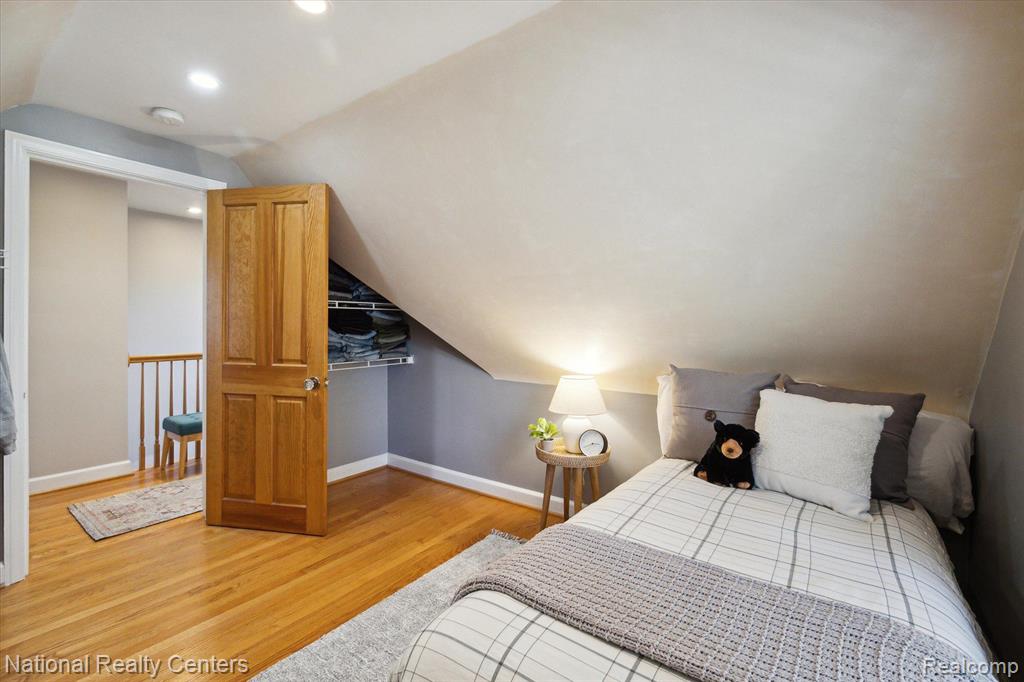 913 ORCHARD GROVE Drive, Royal Oak, MI 48067 — Photo 21