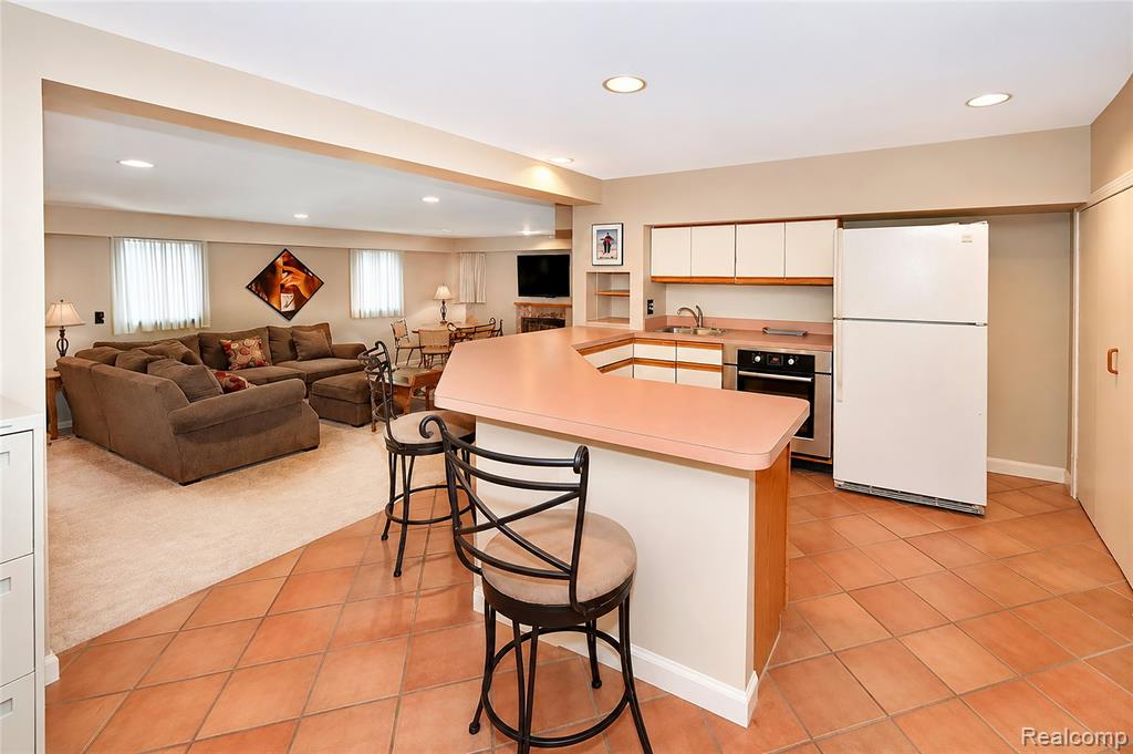 680 Wimbleton Drive, Birmingham, MI 48009 — Photo 34