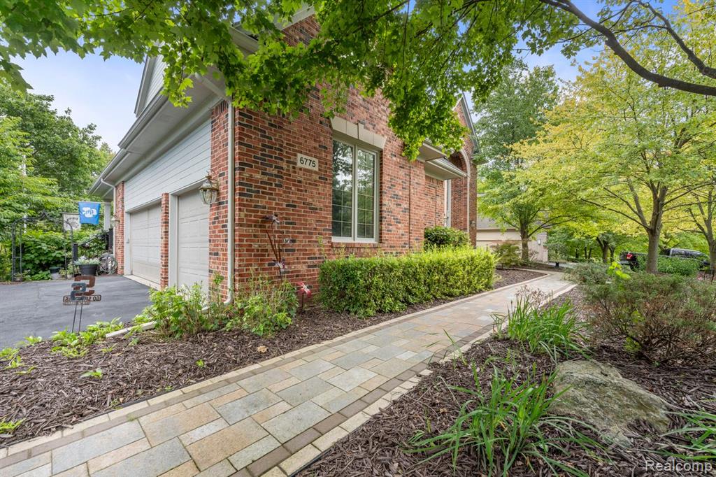 6775 Carlyle Crossing, West Bloomfield, MI — Photo 8