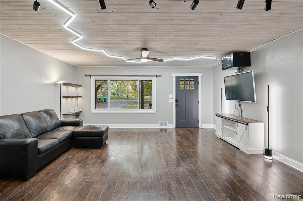 524 S Jackson Street, Hanover, MI 49241 — Photo 9