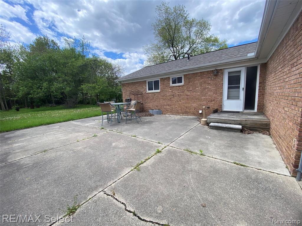 607 W Girard Avenue, Madison Heights, MI 48071 — Photo 4