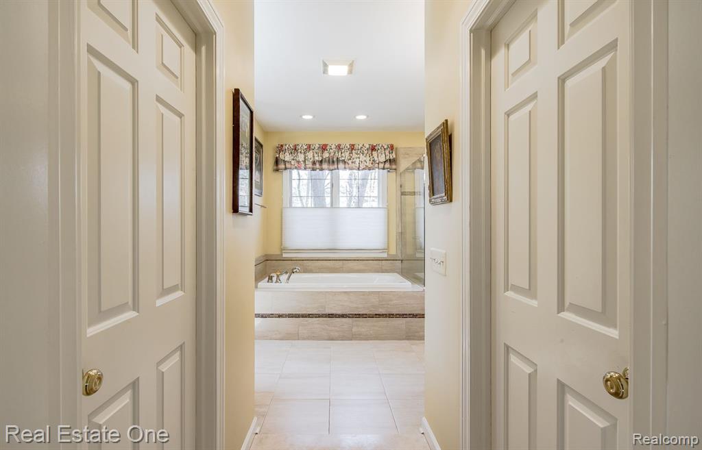 9316 LAKEBLUFF Drive, Clarkston, MI 48348 — Photo 35