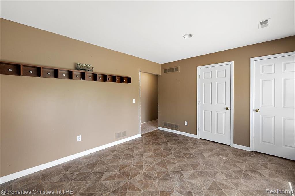 5863 Clarkston Road, Clarkston, MI 48348 — Photo 30