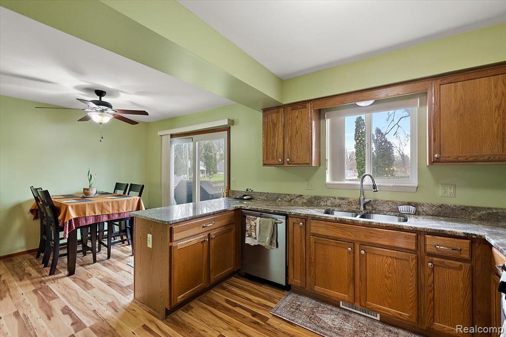 490 Glenn Court, Lake Orion, MI 48362 — Photo 18