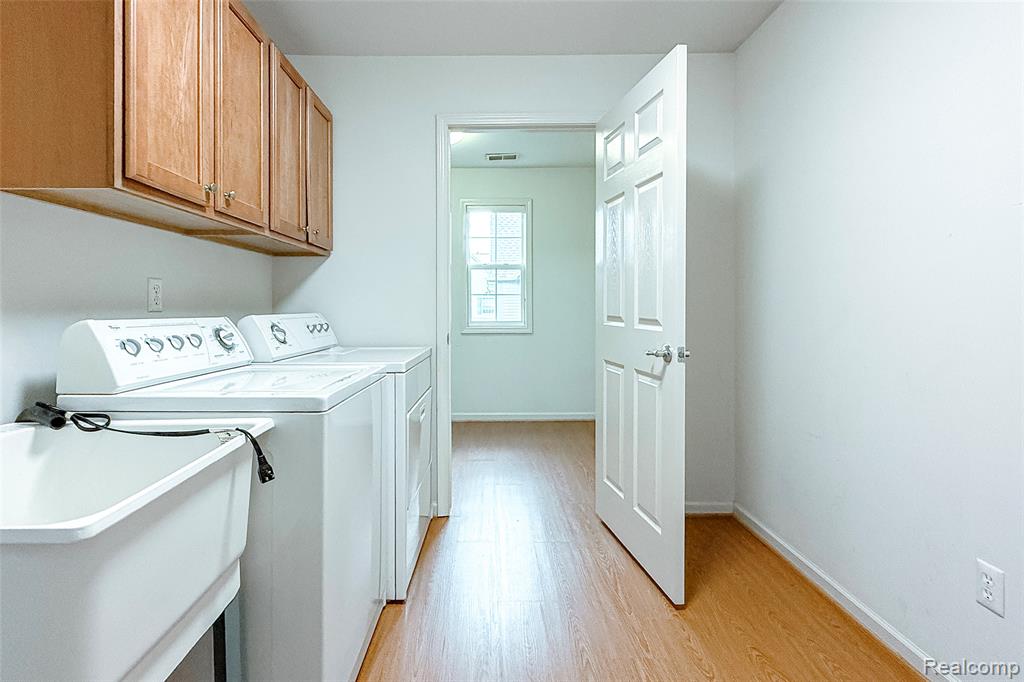 28560 Carlton Way Drive, Novi, MI — Photo 18