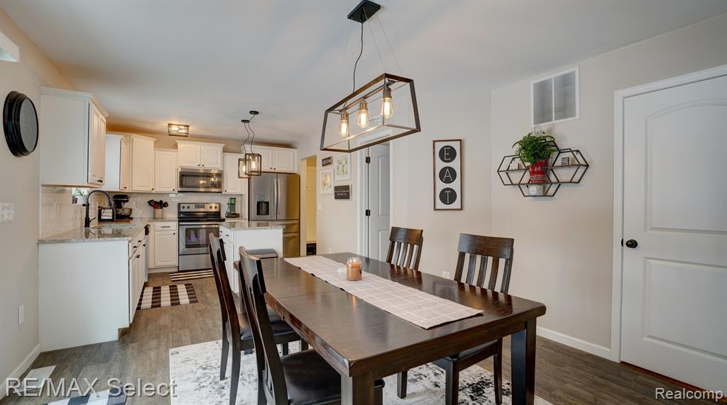 7115 GLENMEADOW Court, Grand Blanc, MI 48439 — Photo 4