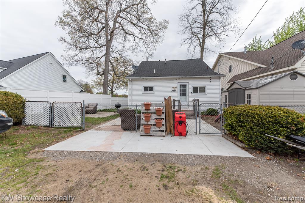 8665 Cooley Lake Road, White Lake, MI 48382 — Photo 41