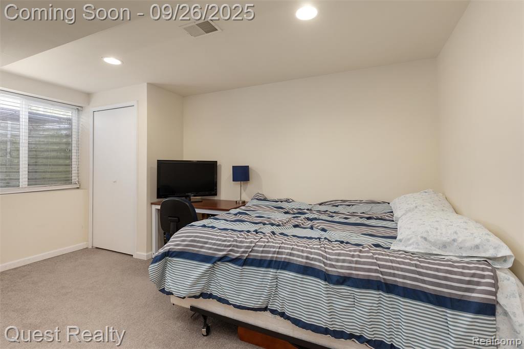 70 Fountain Park Drive, Waterford, MI 48327 — Photo 25