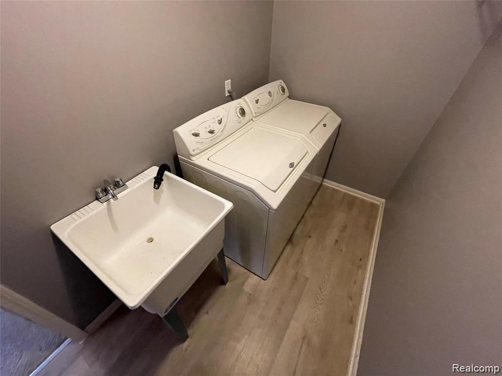 8767 HARDWOOD Drive, Van Buren, MI 48111 — Photo 15