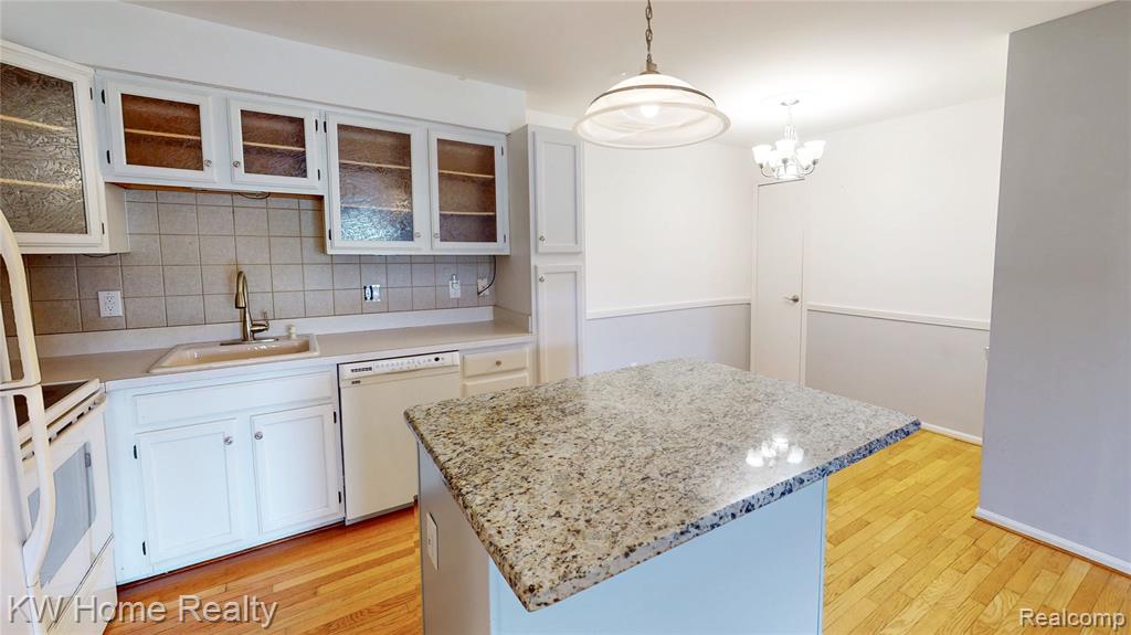 15769 Balfour Drive, 22, Macomb, MI 48044 — Photo 3