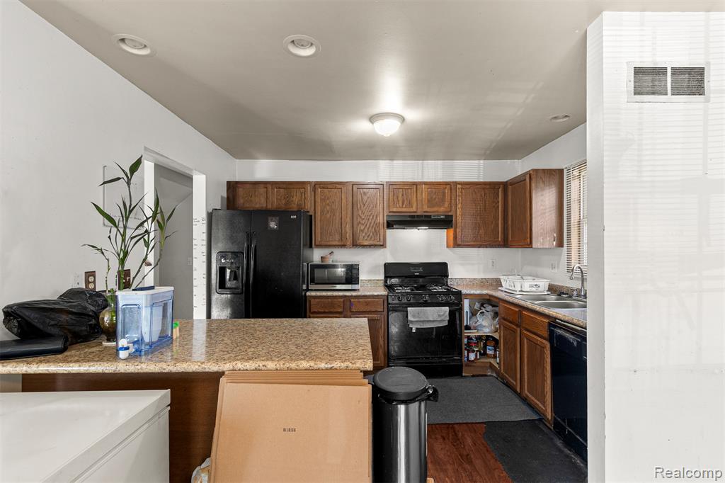 8068 Saint Marys Street, Detroit, MI 48228 — Photo 11