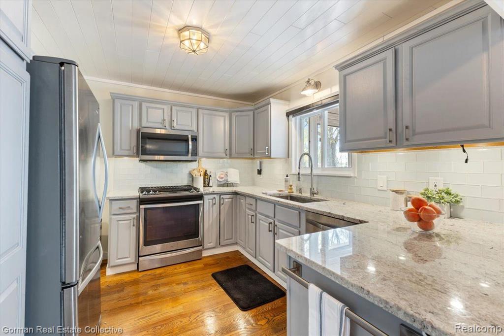 4583 FOREST Avenue, Waterford, MI 48328 — Photo 9