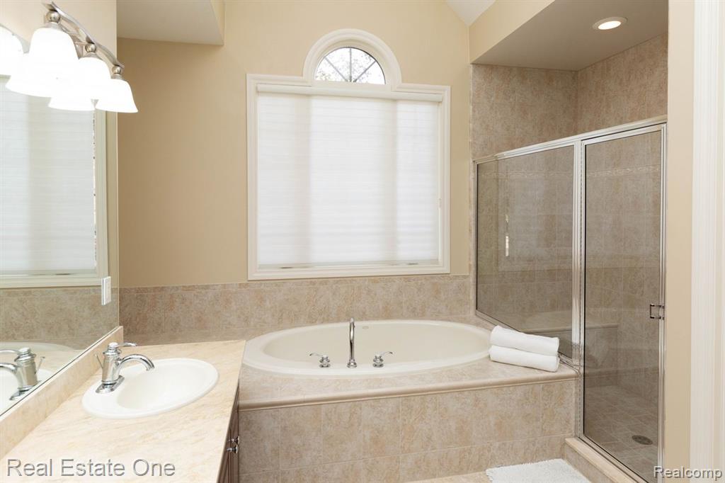 658 Langley Road, Rochester Hills, MI 48309 — Photo 38