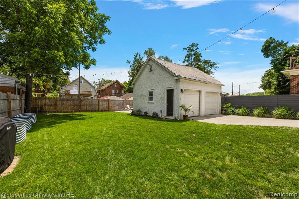 913 Chicago Boulevard, Detroit, MI 48202 — Photo 11