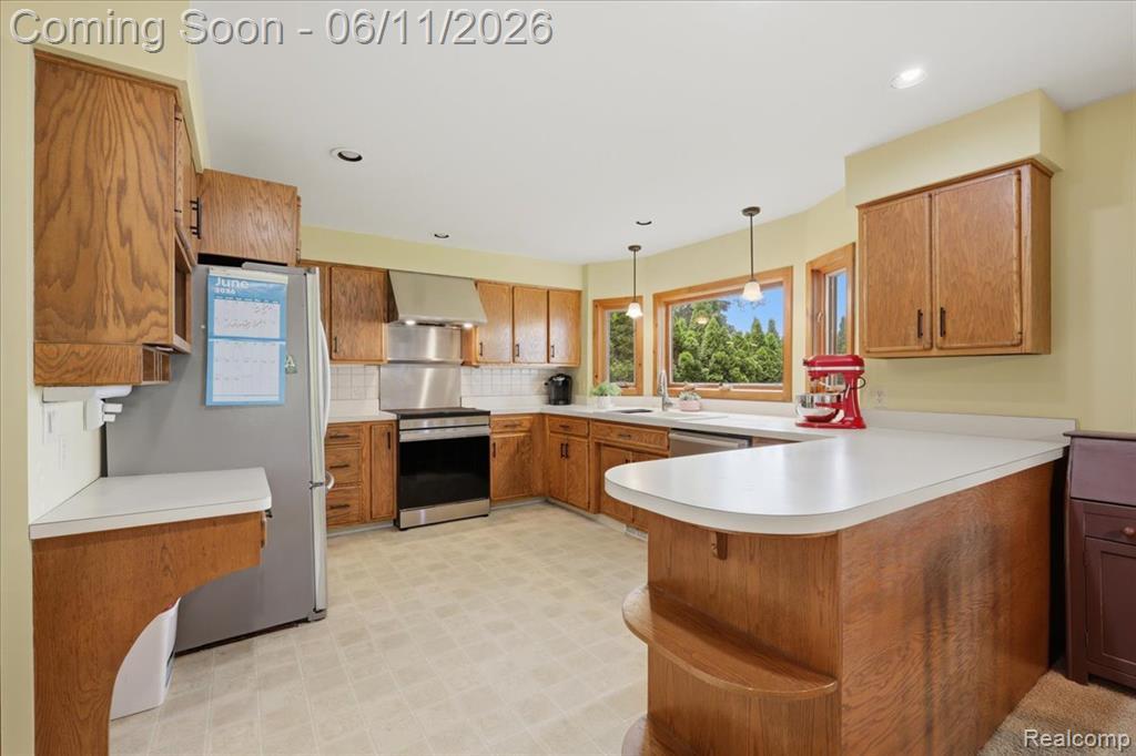 6880 Forestlawn Court, Waterford, MI 48327 — Photo 15