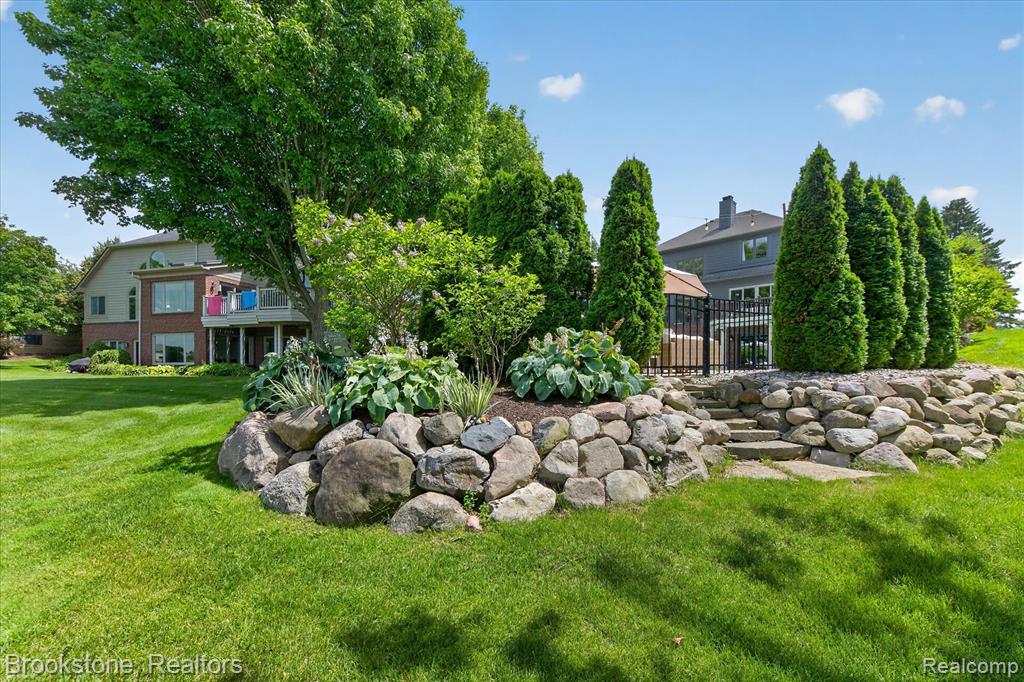 1270 Gleneagles, Highland, MI — Photo 44