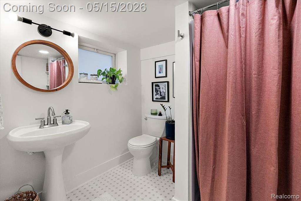516 Woodcrest Drive, Royal Oak, MI 48067 — Photo 24