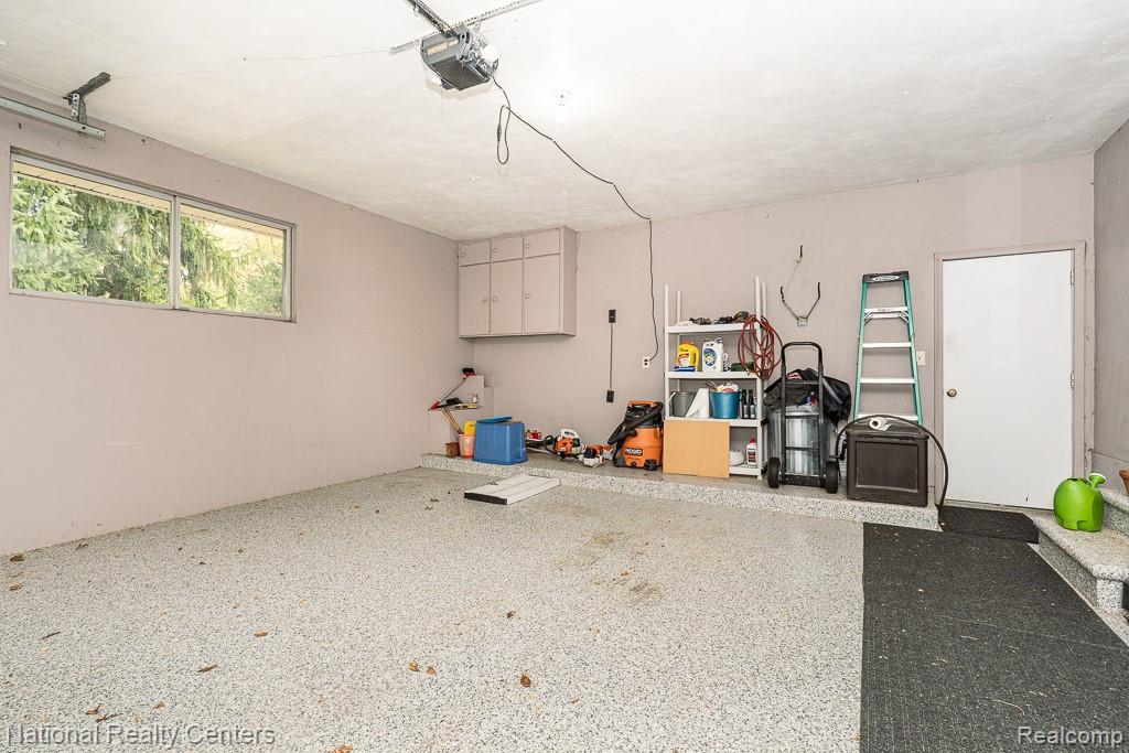 837 Dakota, Rochester Hills, MI 48307 — Photo 28