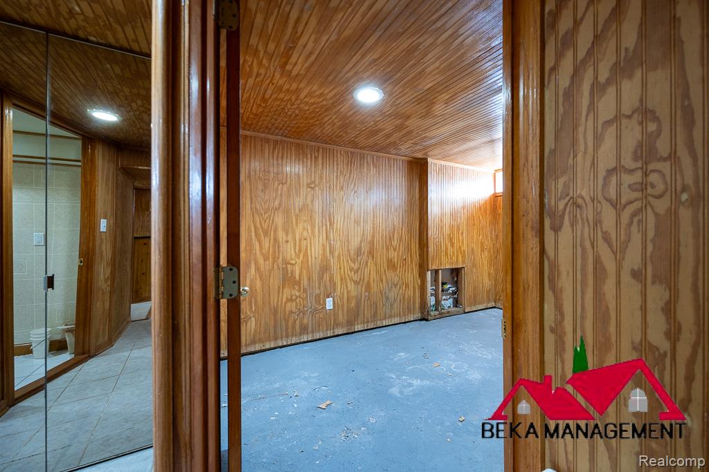26627 RIALTO Street, Madison Heights, MI 48071 — Photo 20