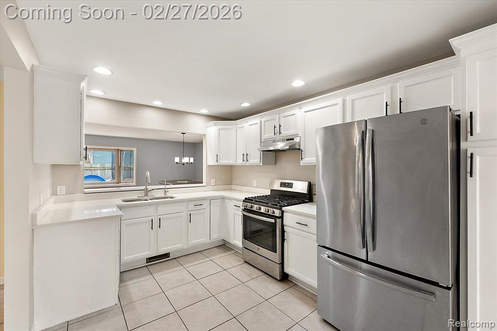 6885 Aeroview Street, West Bloomfield, MI 48324 — Photo 11
