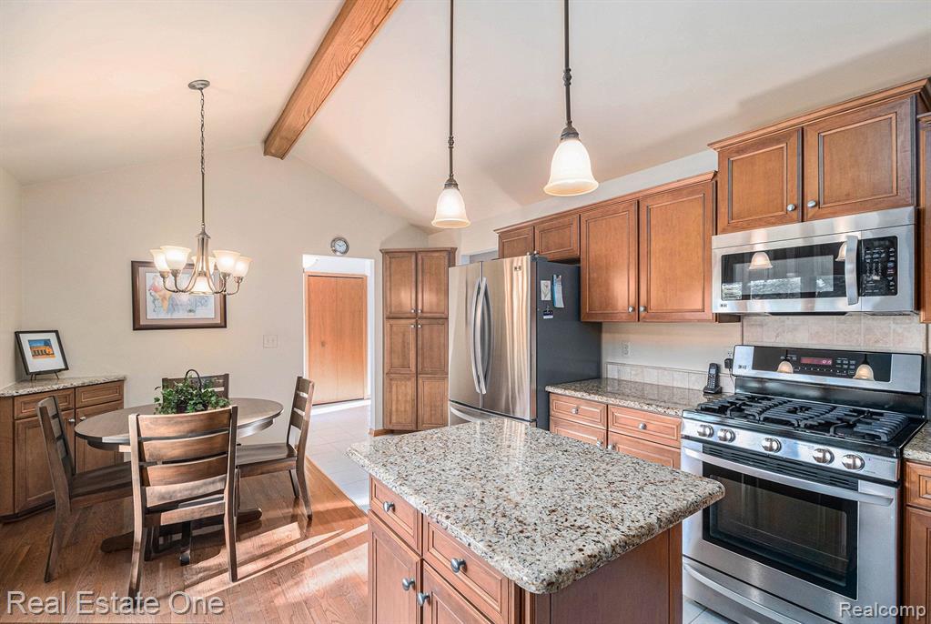8323 FAWN VALLEY Drive, Clarkston, MI 48348 — Photo 14