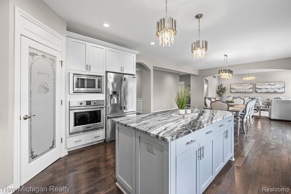 55038 TIMBERS EDGE Drive, Shelby Twp, MI 48316 — Photo 12