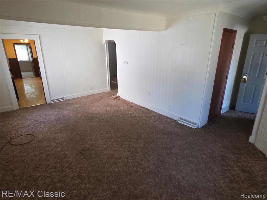 952 Lakeview Street, Waterford, MI 48328 — Photo 8