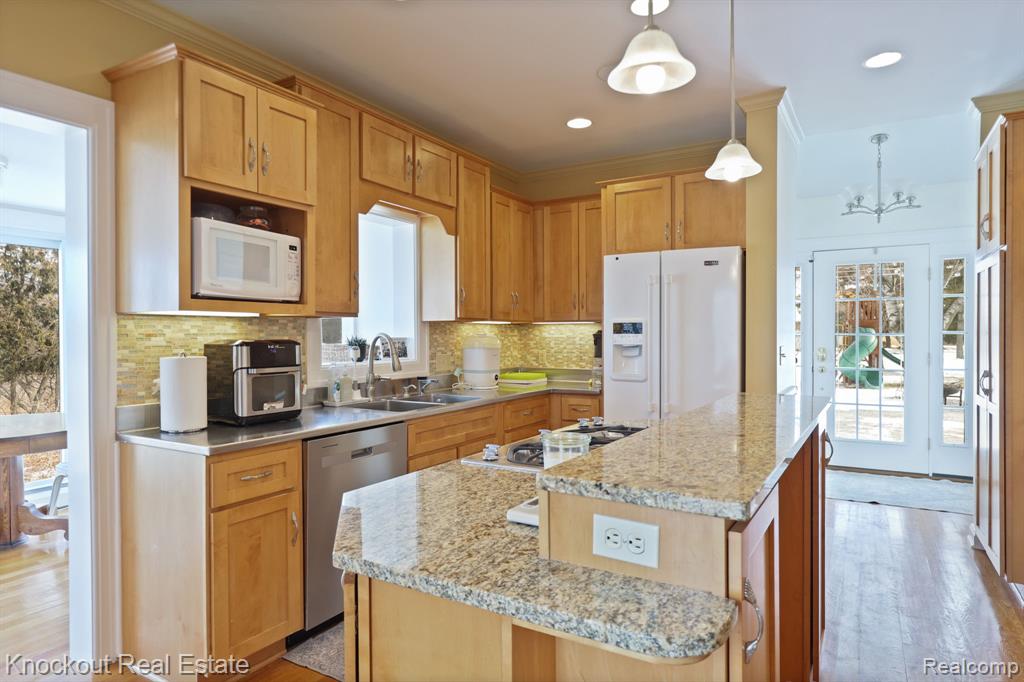 5383 Riverview Drive, Bridgeport, MI 48722 — Photo 19