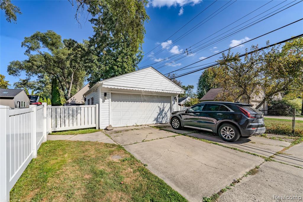 16991 Kirkshire Avenue, Beverly Hills, MI 48025 — Photo 30
