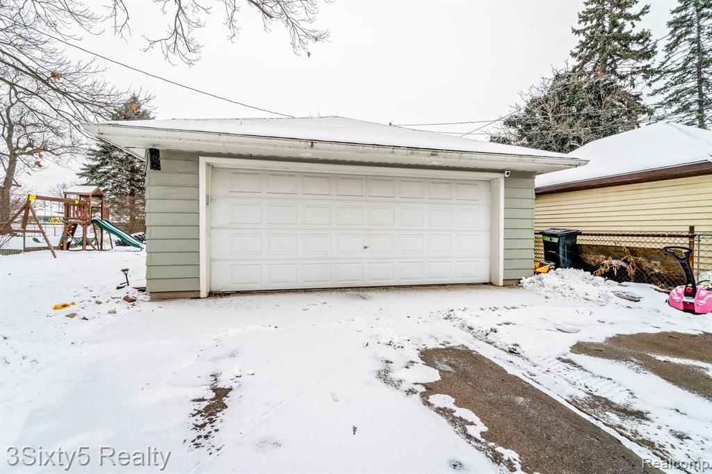 744 RIVERBANK Street, Wyandotte, MI 48192 — Photo 44