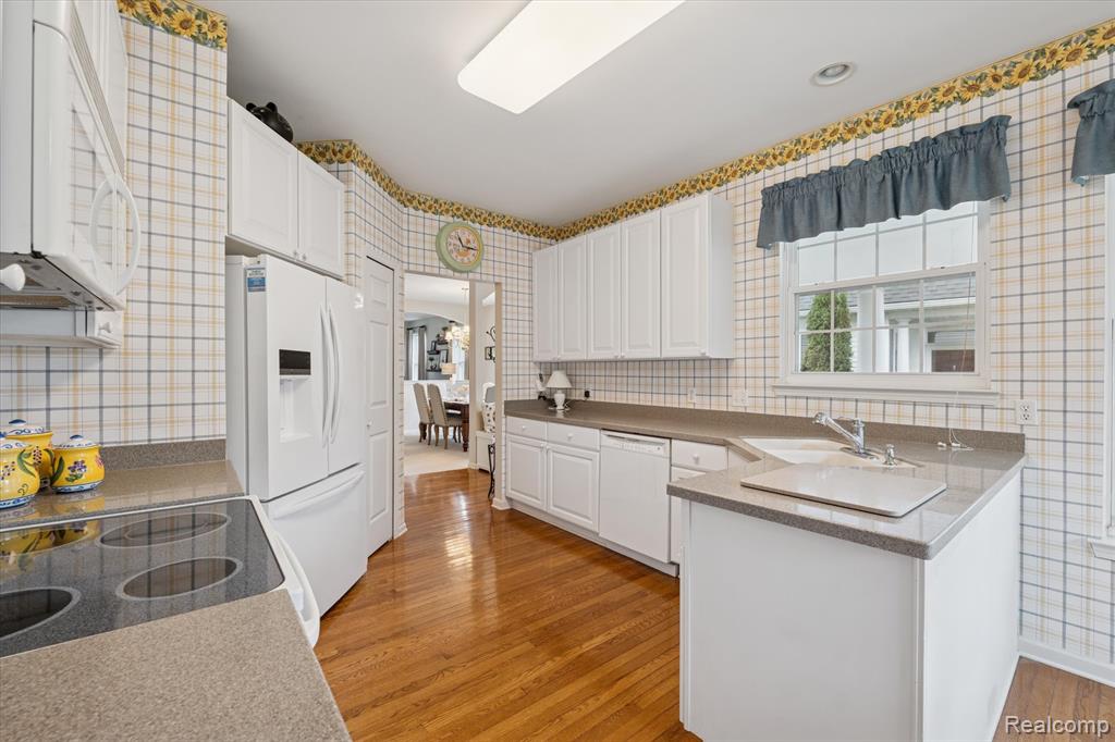 4035 Hillsdale Drive, Auburn Hills, MI 48326 — Photo 16