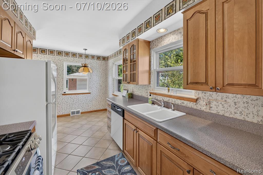 8599 Cardwell Street, Westland, MI — Photo 11