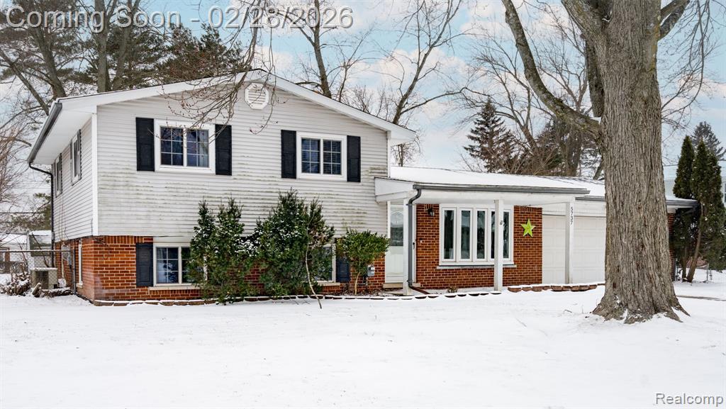 5737 Shetland Way, Waterford, MI 48327 — front exterior