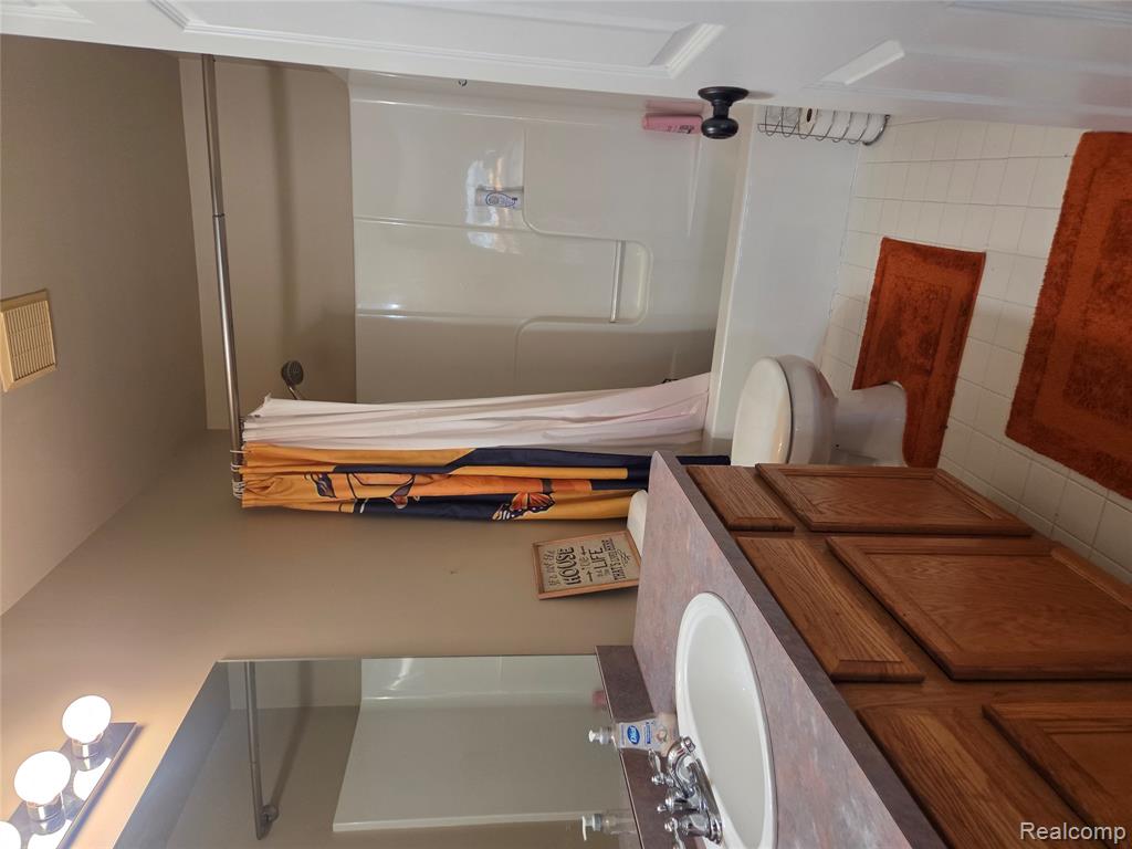 26940 Cedar Run Court, Woodhaven, MI 48183 — Photo 20