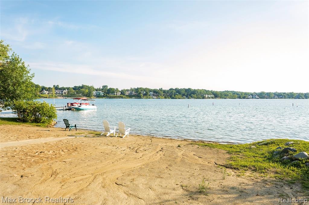 3685 Sunset Boulevard, Orchard Lake Village, MI 48324 — Photo 59