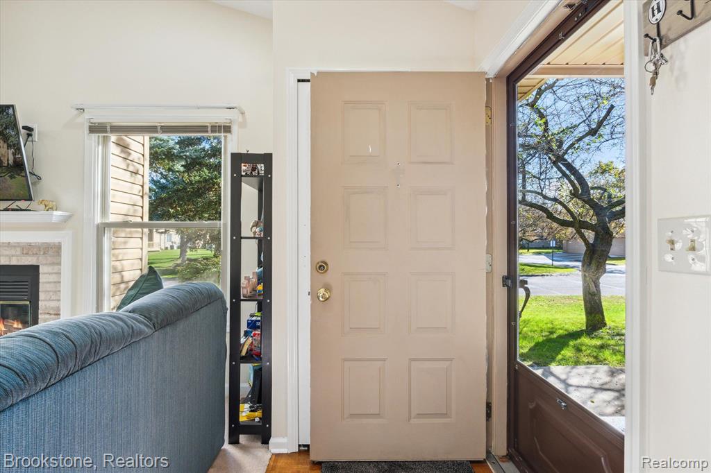 41424 AMBERCREST Drive, Sterling Heights, MI 48314 — Photo 5