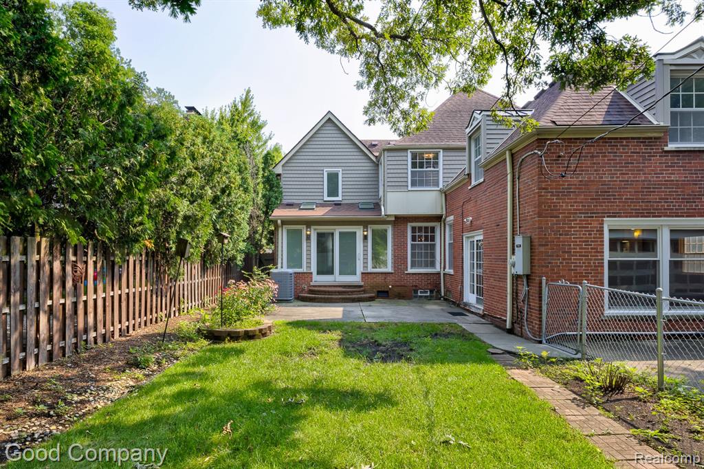 20 OXFORD Boulevard, Pleasant Ridge, MI — Photo 60