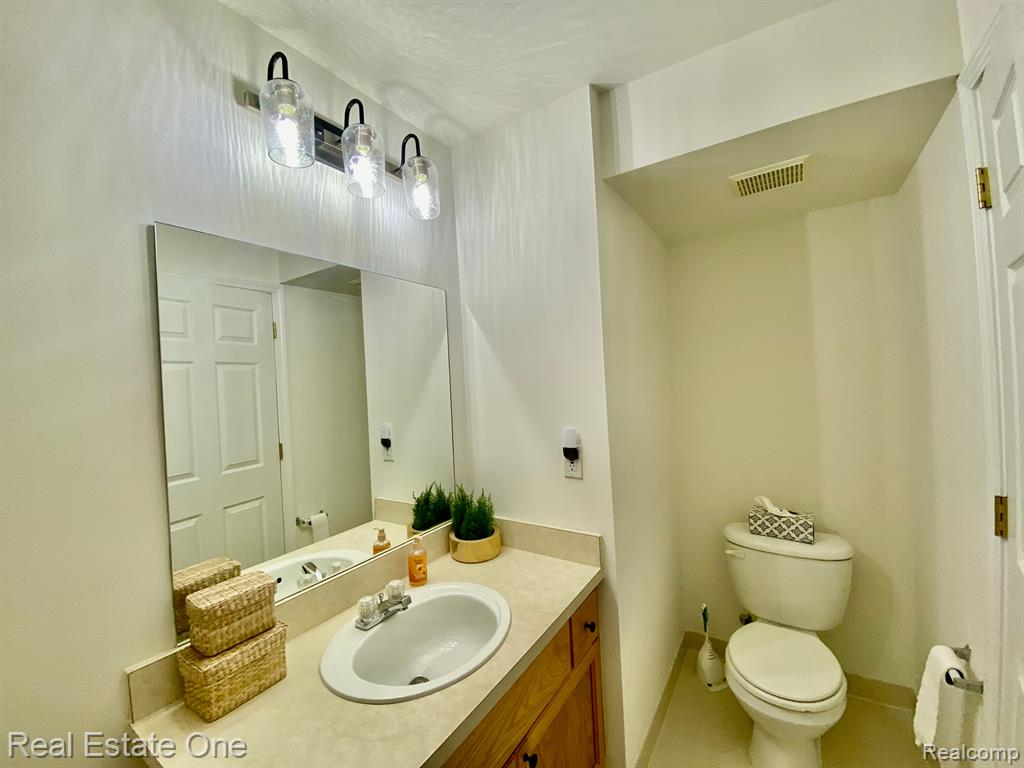 44932 MARIGOLD Drive, Sterling Heights, MI 48314 — Photo 18