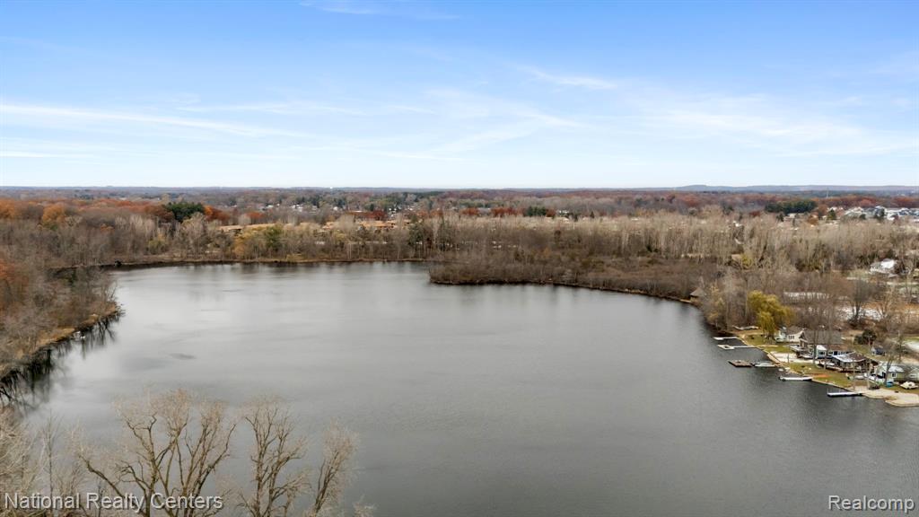 12123 Kirby Lane, South Lyon, MI 48178 — Photo 36
