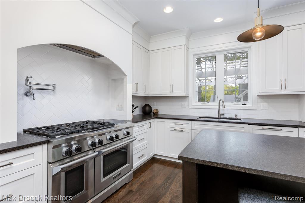 578 WOODLAND Street, Birmingham, MI 48009 — Photo 17