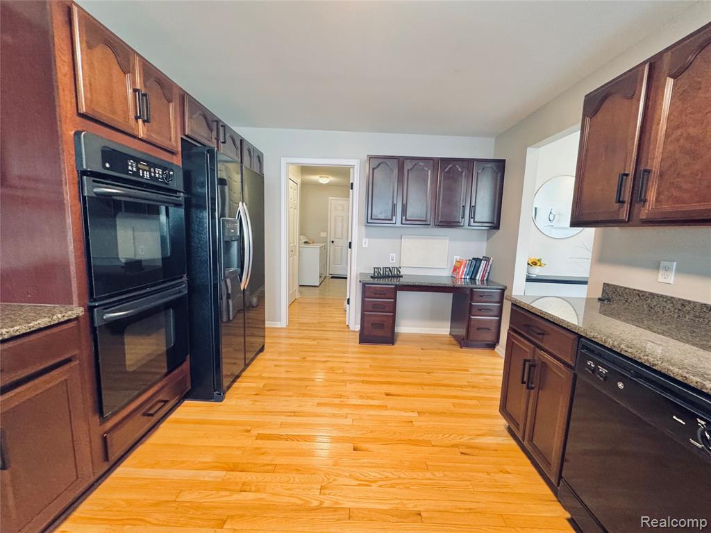 49401 N Glacier, Northville, MI 48168 — Photo 11