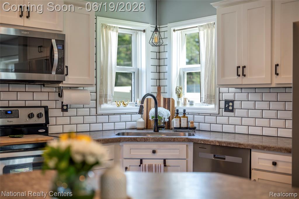 8423 Cascade Street, Commerce Twp, MI 48382 — Photo 12