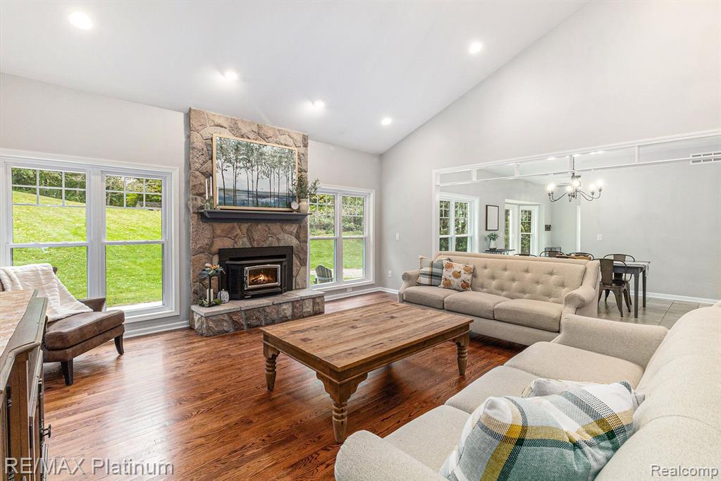 1055 WOODVALE, Milford, MI 48381 — Photo 4