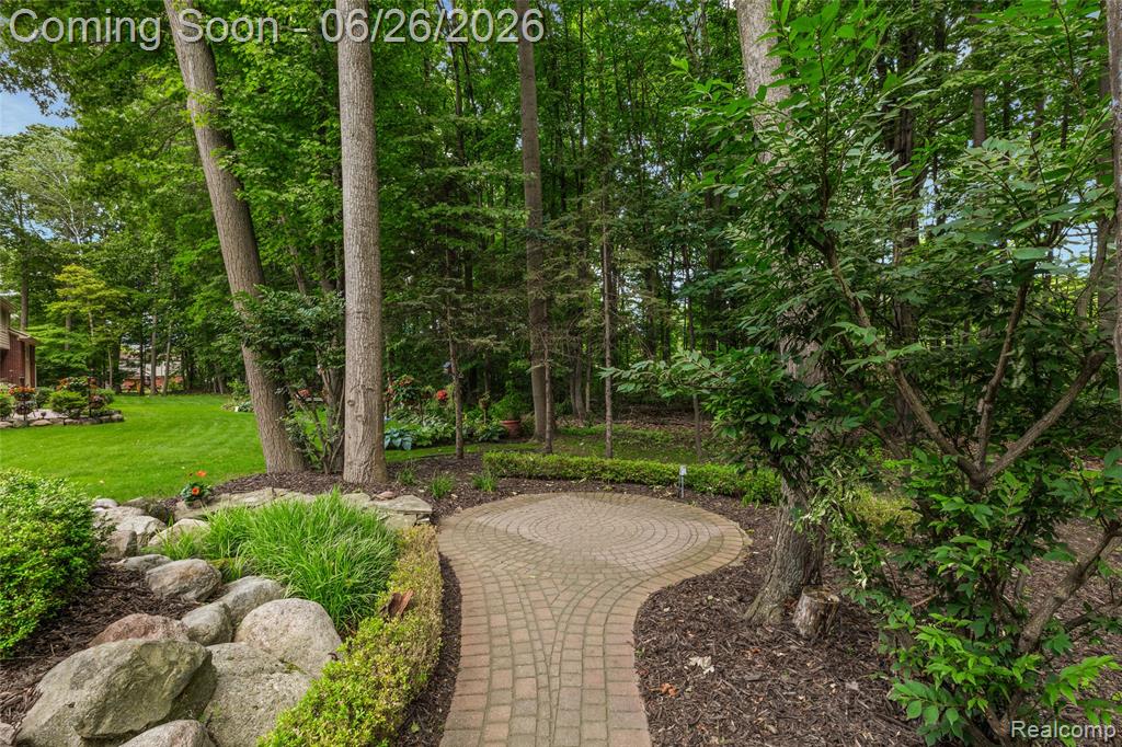 2176 Oakwood Drive, Troy, MI 48085 — Photo 37