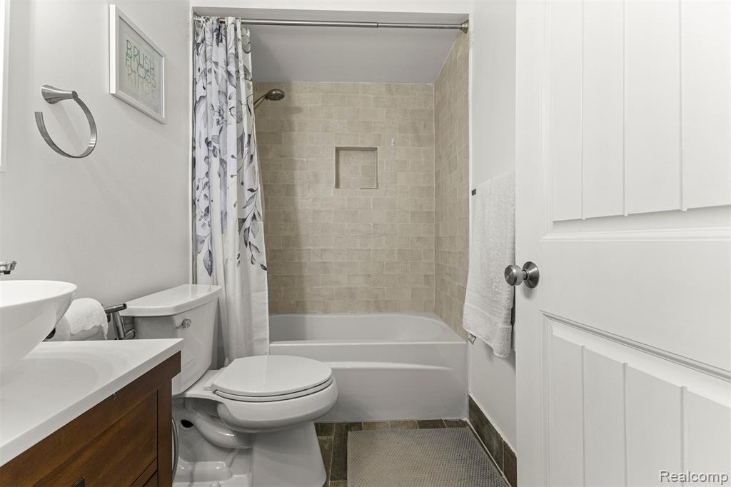 2481 Woodmont Drive E, Canton, MI 48188 — Photo 14