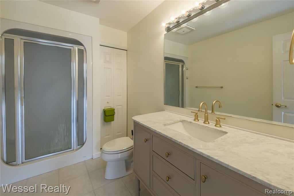 47437 BETTY Street, Shelby Twp, MI 48317 — Photo 15