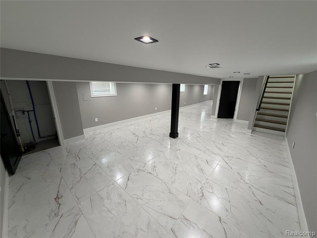 561 E Walled Lake Drive, Walled Lake, MI 48390 — Photo 27