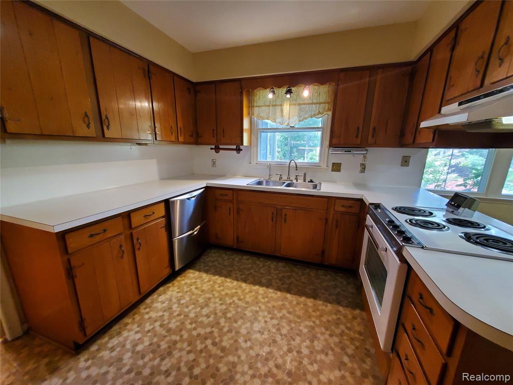 8276 Appleway Drive, Grand Blanc, MI 48439 — Photo 22