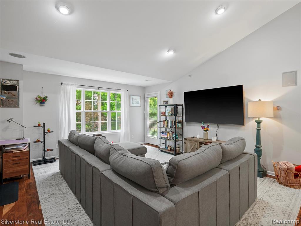 49207 W Woods Drive, Shelby Twp, MI 48317 — Photo 5