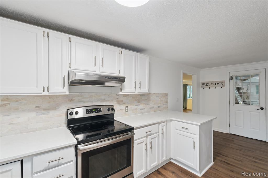 8466 Silver Lake Rd, Linden, MI 48451 — Photo 7